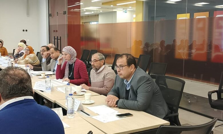 جانب من الاجتماع التنفيذى بجامعة عين شمس