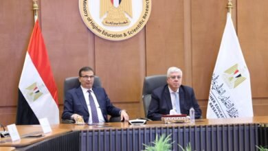 الدكتور أيمن عاشور وزير التعليم العالي مع علاء فاروق وزير الزراعة واستصلاح