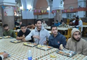 الطلاب بالمدينة الجامعية في حوار مع رئيس جامعة القاهرة 