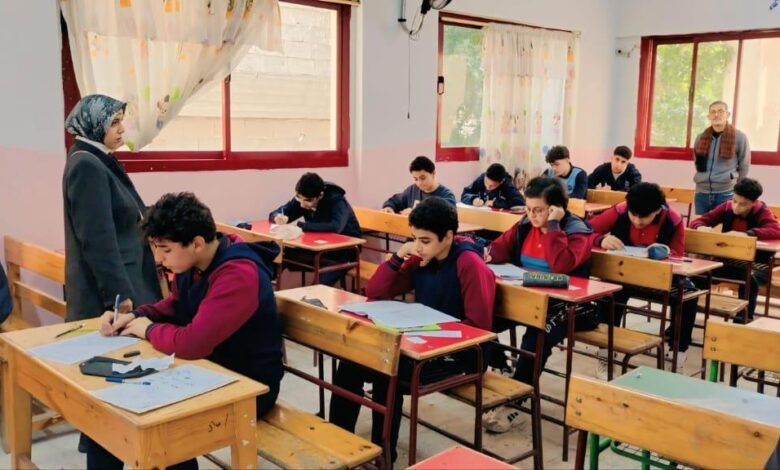 طلاب الشهادة الإعدادية